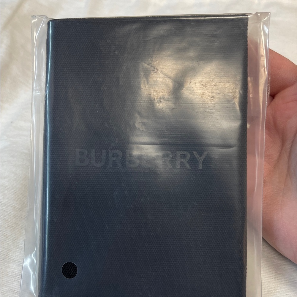 NEW! Burberry Passport Holder Card Holder - Picture 5 of 5